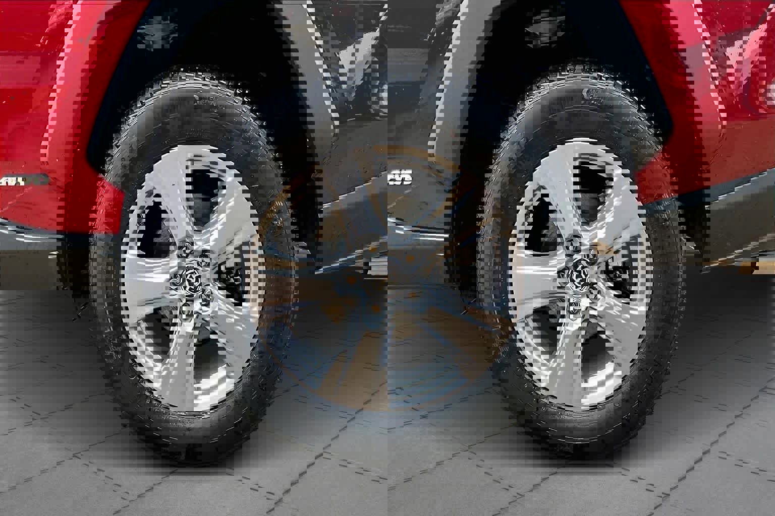 Used 2022 Toyota RAV4 XLE image 10