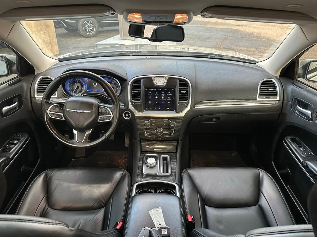 Used 2022 Chrysler 300 Touring L image 18