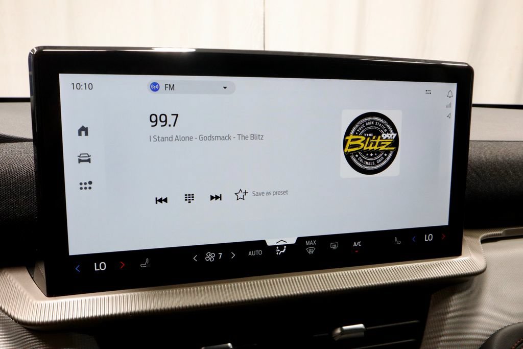 Used 2025 Ford Explorer Active AWD/4WD image 4