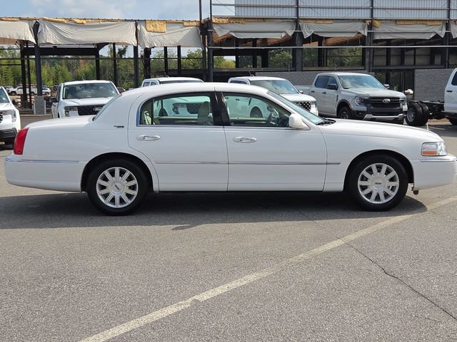 Used 2008 Lincoln Town Car Signature Limited RWD image 3