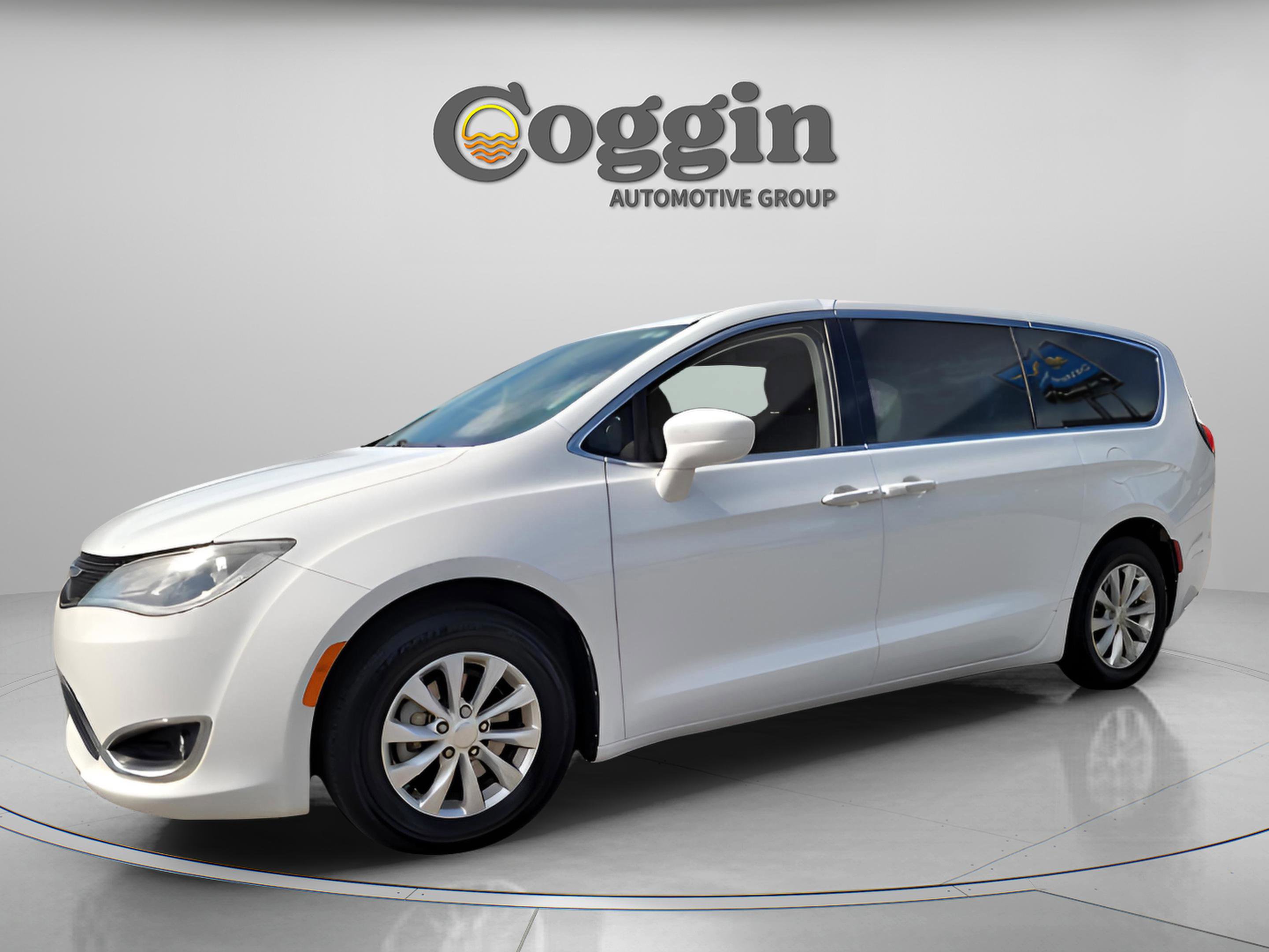 Used 2019 Chrysler Pacifica Touring Plus image 3