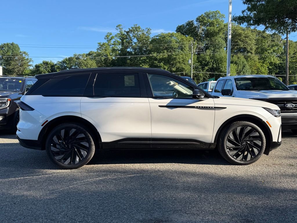 New 2026 Lincoln Nautilus Reserve w/ Jet Appearance Package AWD/4WD image 2