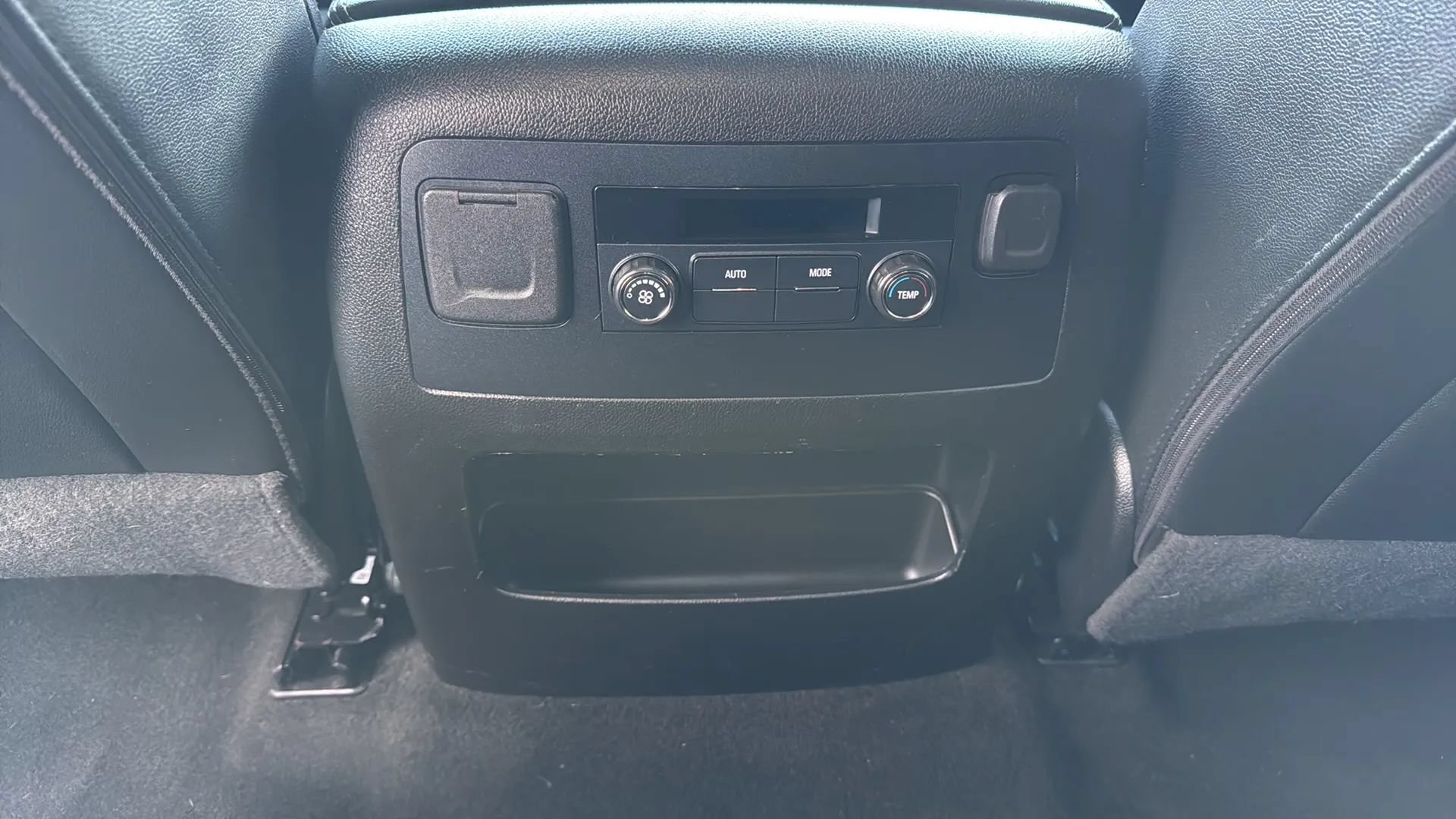 Used 2018 Chevrolet Tahoe LT AWD/4WD image 29