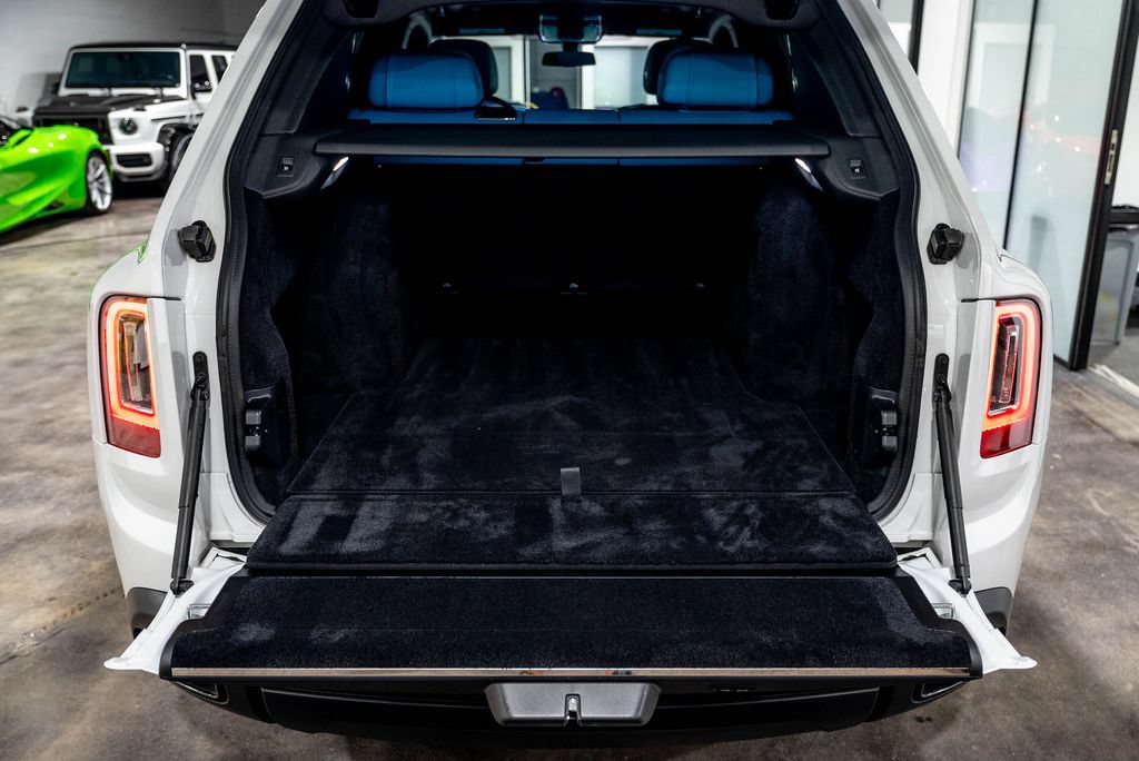 Used 2022 Rolls-Royce Cullinan Black Badge AWD/4WD image 31