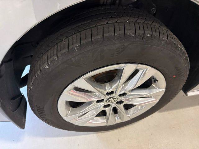 Certified 2025 Toyota Sienna XLE w/ XLE Plus Package AWD/4WD image 9