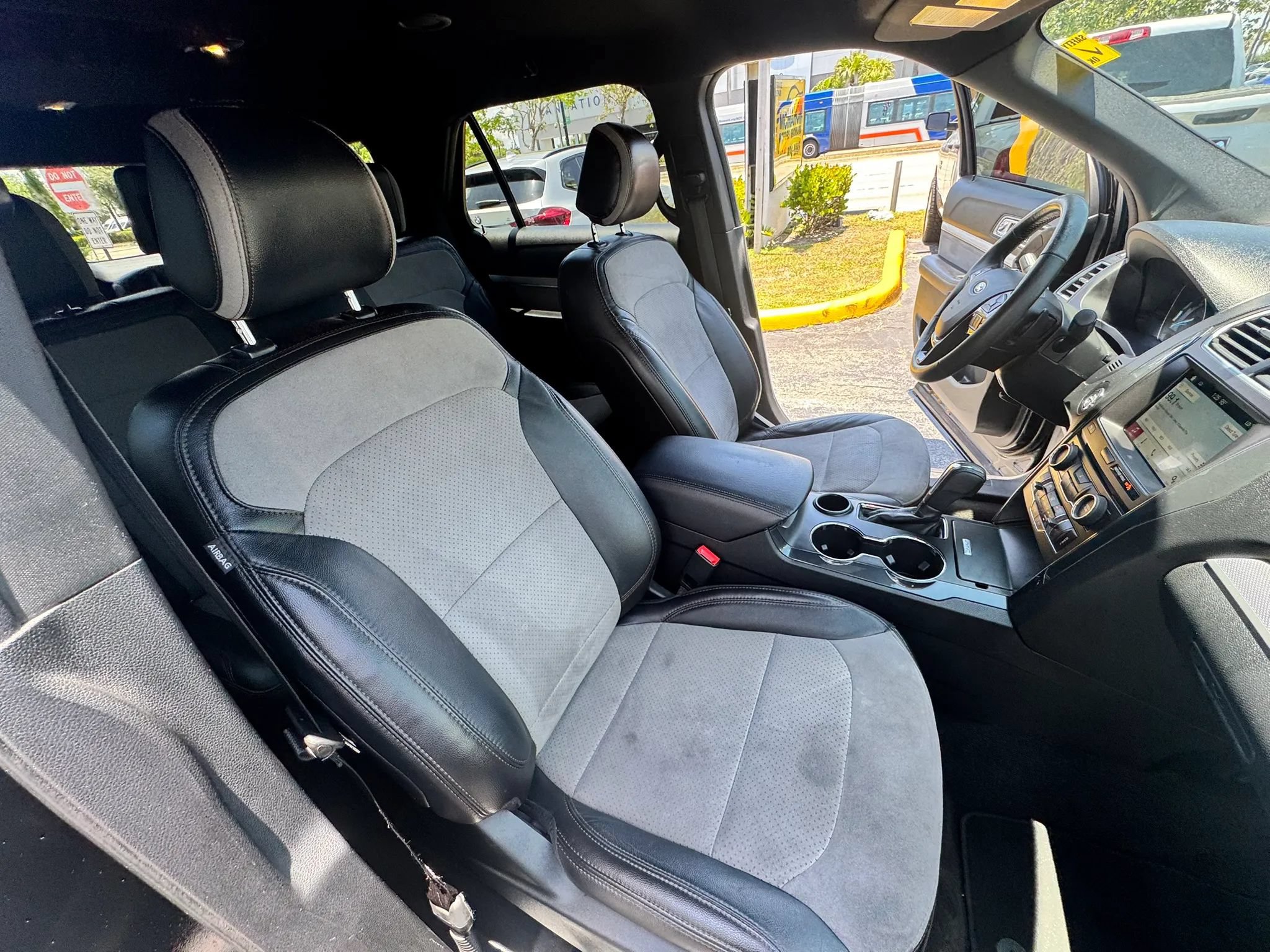 Used 2017 Ford Explorer XLT w/ Equipment Group 202A FWD image 19