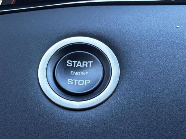 Used 2025 Land Rover Range Rover Evoque Dynamic SE image 23