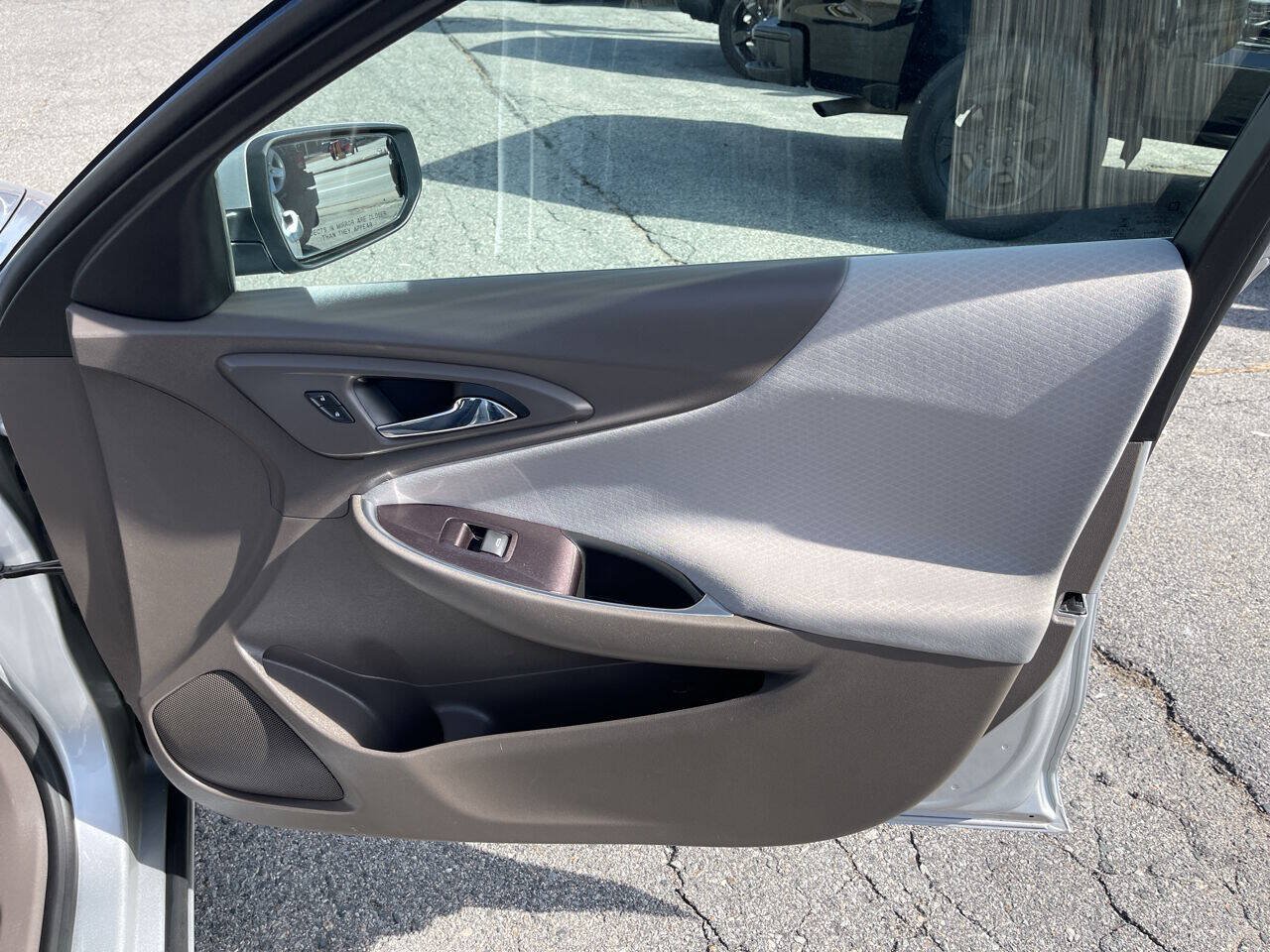 Used 2021 Chevrolet Malibu LT FWD image 14