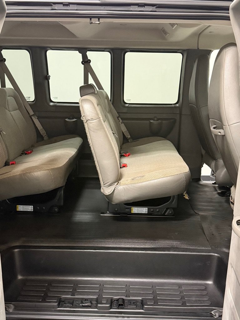 Used 2019 Chevrolet Express 3500 LS RWD image 9