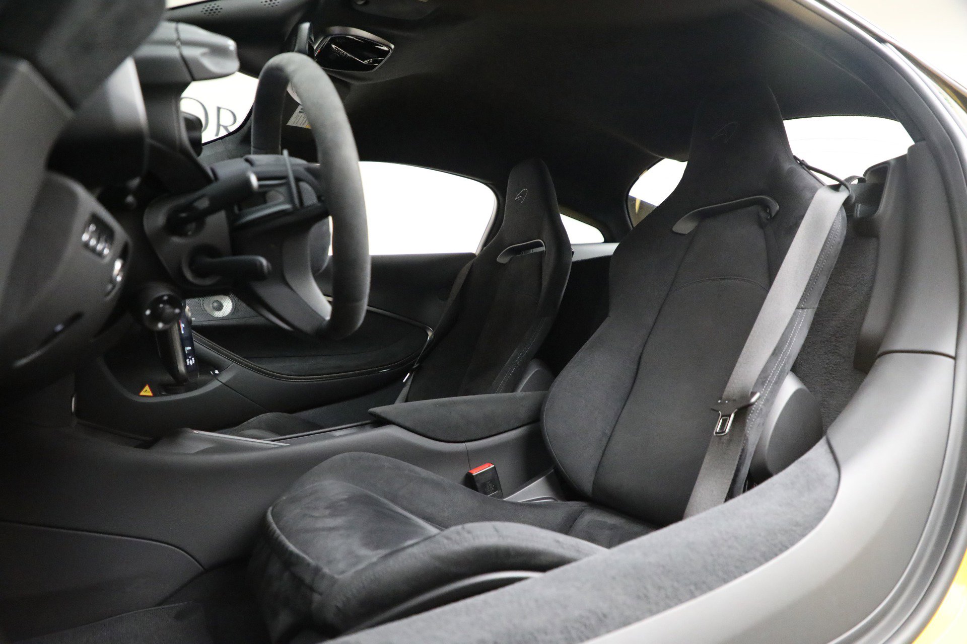 Used 2024 McLaren Artura image 21