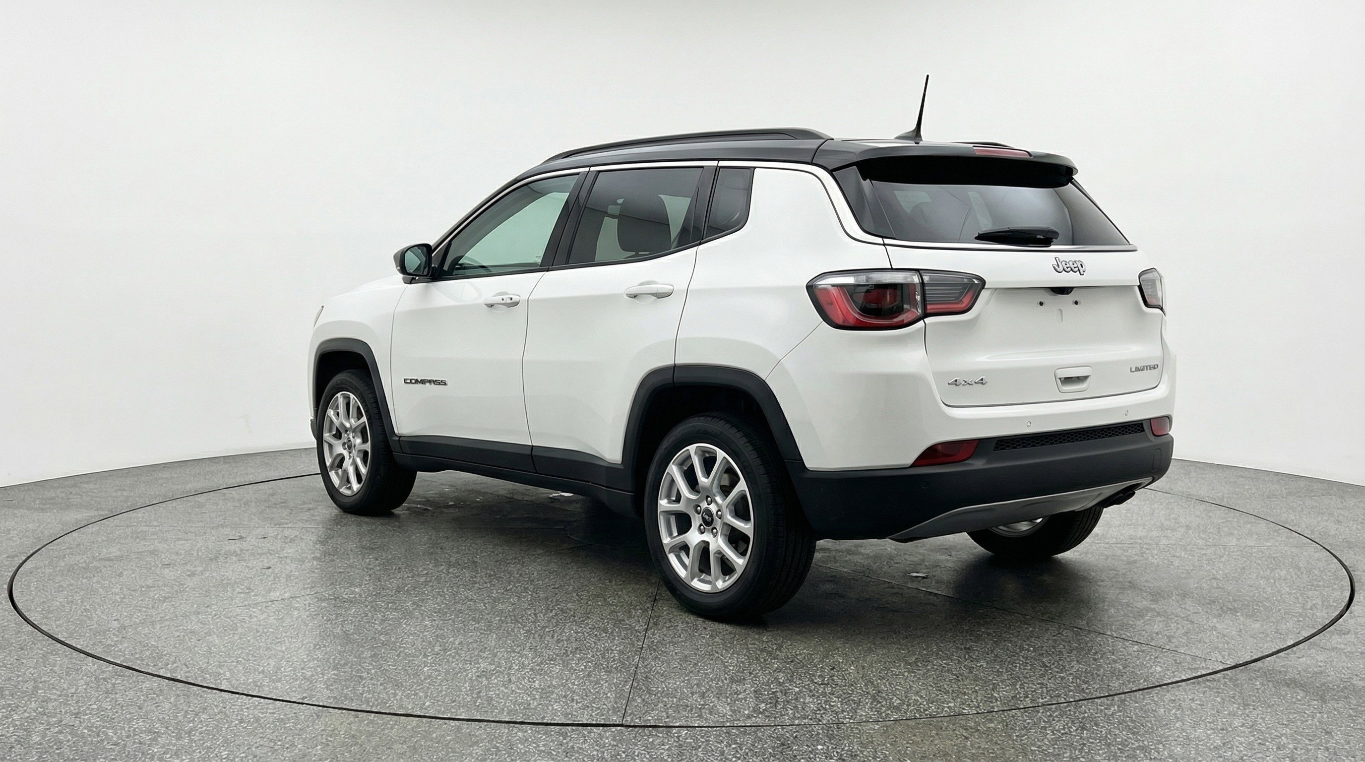 Used 2025 Jeep Compass Limited image 6