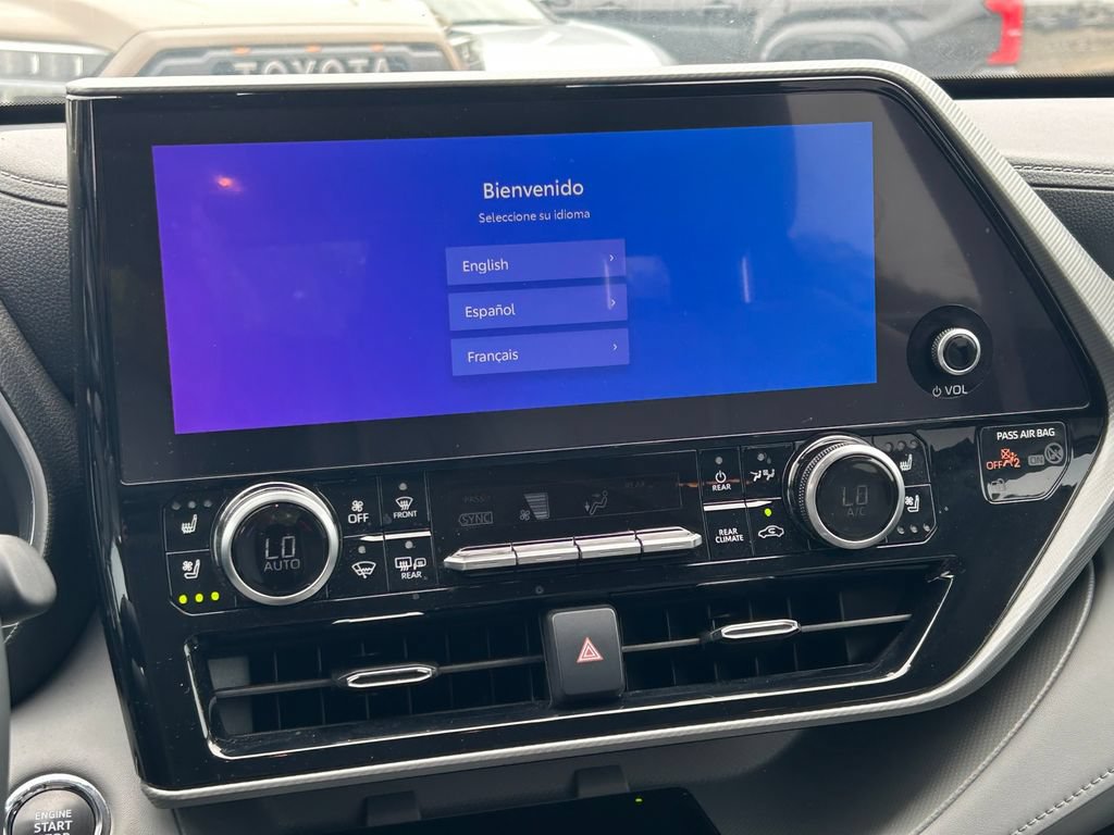 Used 2023 Toyota Highlander Platinum FWD image 22