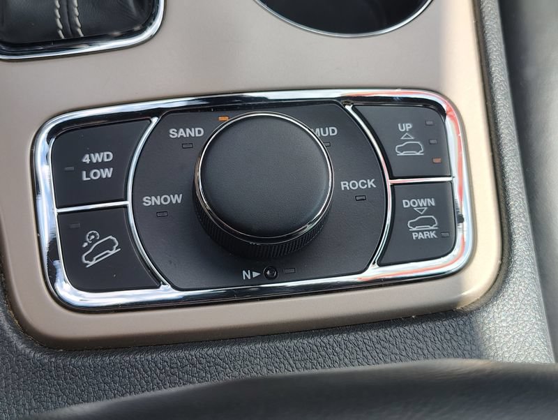 Used 2017 Jeep Grand Cherokee Overland AWD/4WD image 43