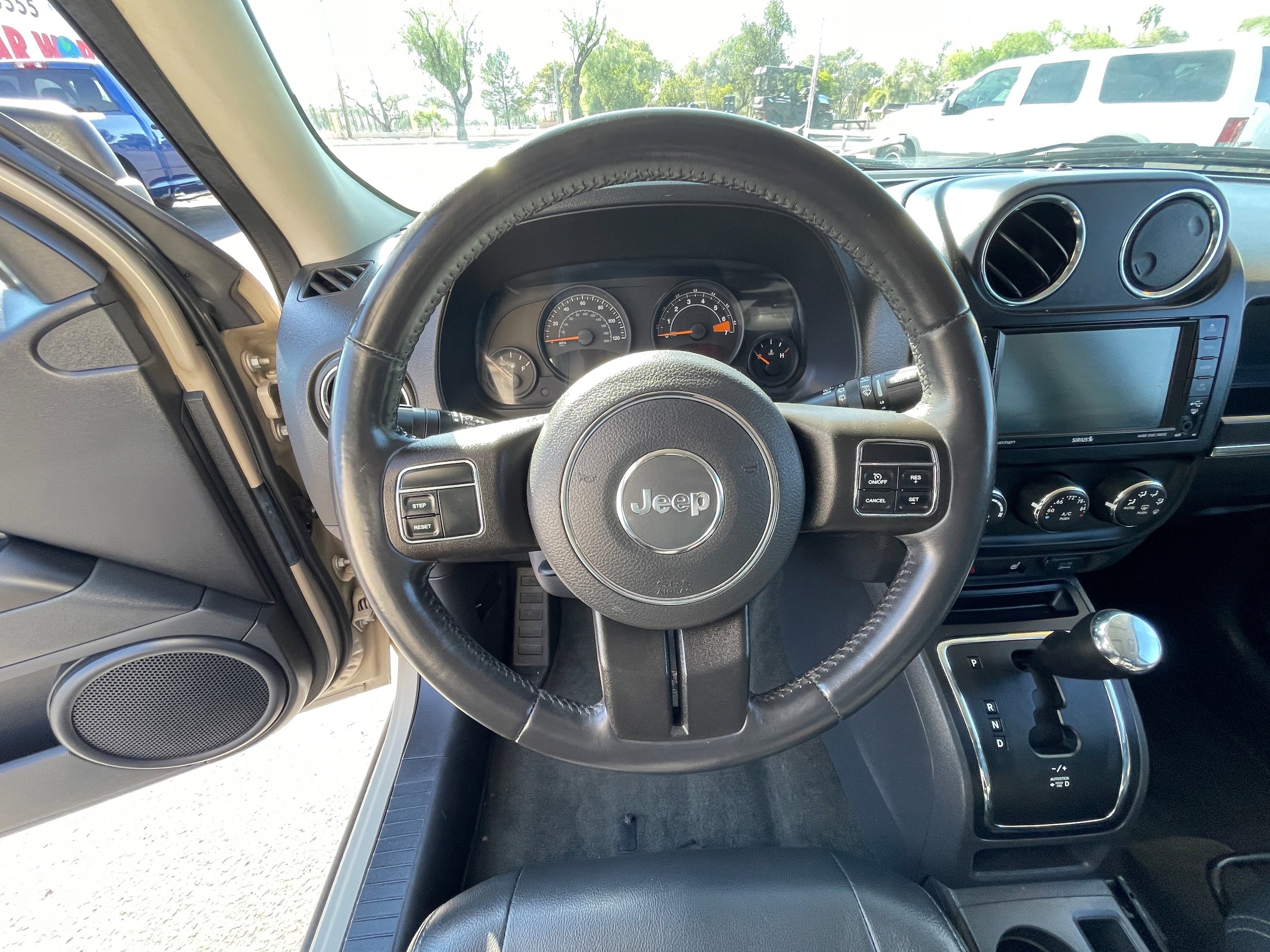 Used 2016 Jeep Patriot High Altitude FWD image 18