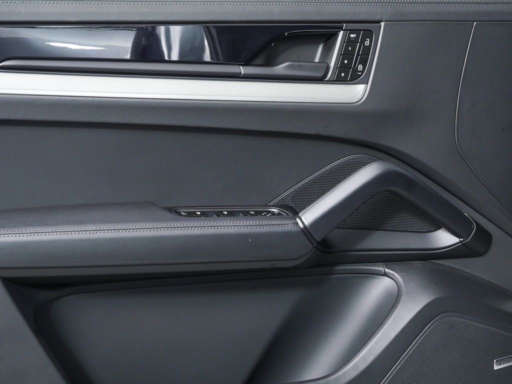 Certified 2026 Porsche Cayenne Coupe image 6