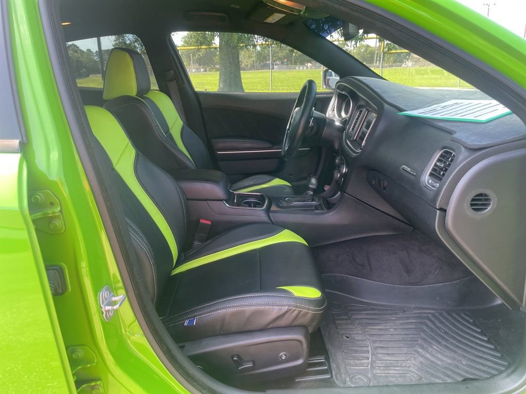 Used 2017 Dodge Charger R/T Scat Pack w/ Beats Audio Group RWD image 17
