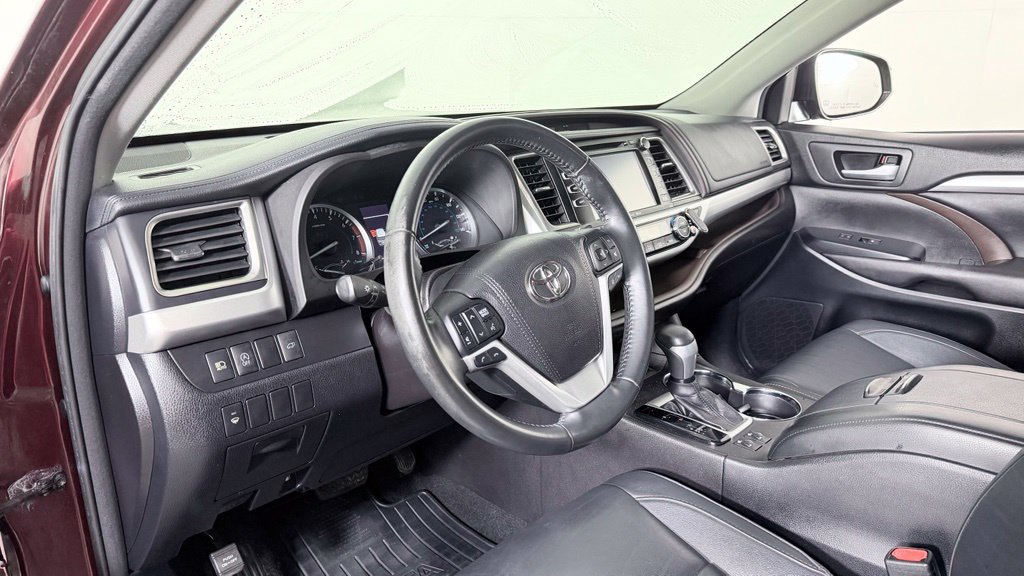 Used 2017 Toyota Highlander XLE AWD/4WD image 16