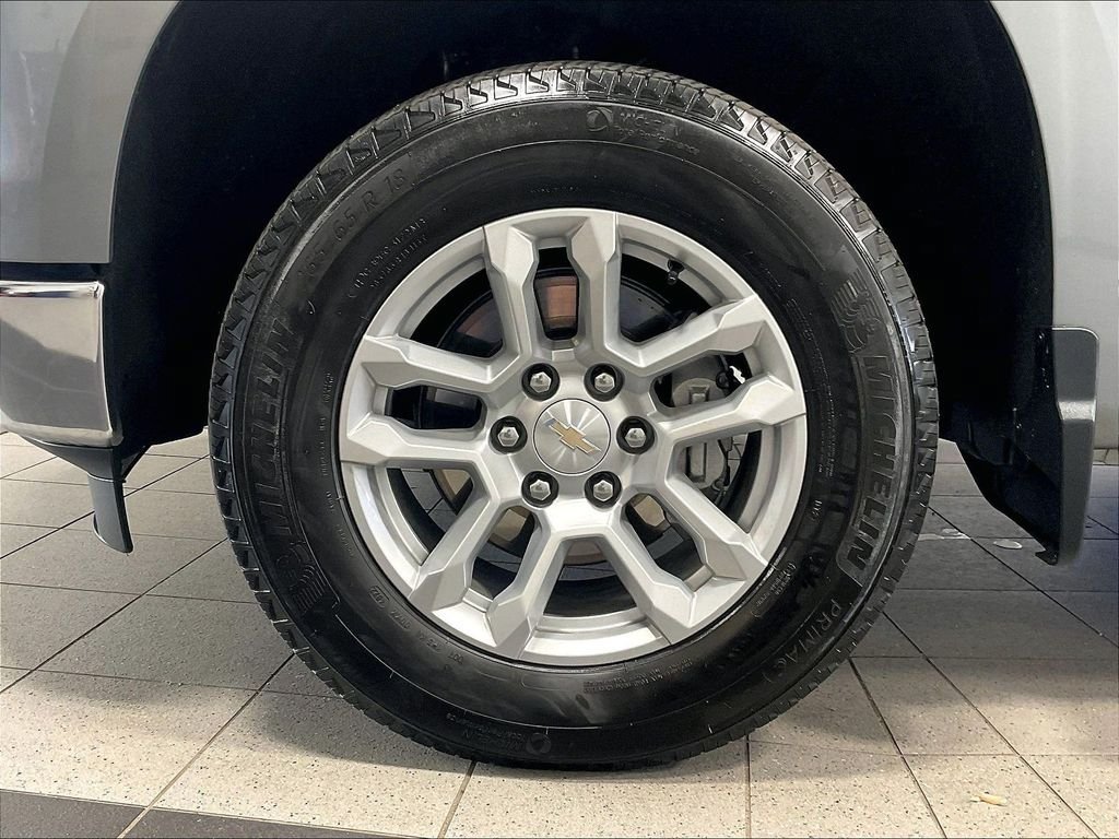 Used 2023 Chevrolet Silverado 1500 LT AWD/4WD image 7