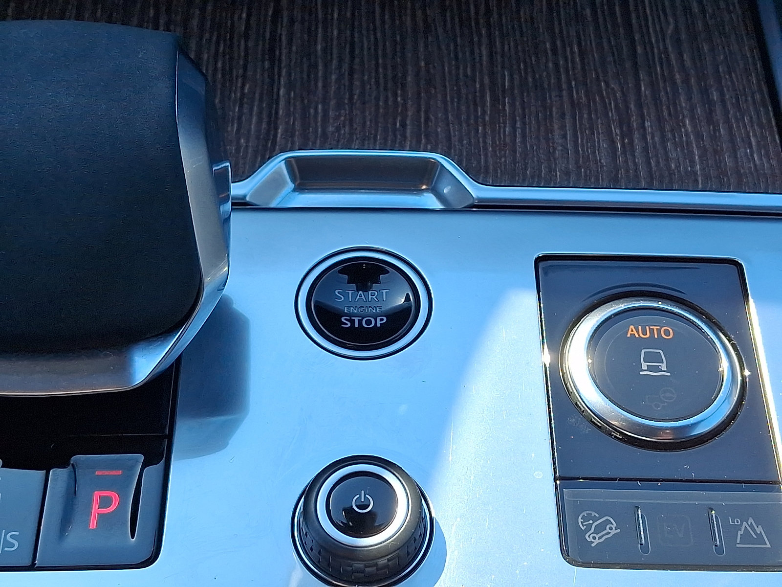 Used 2023 Land Rover Range Rover Long Wheelbase SE image 24