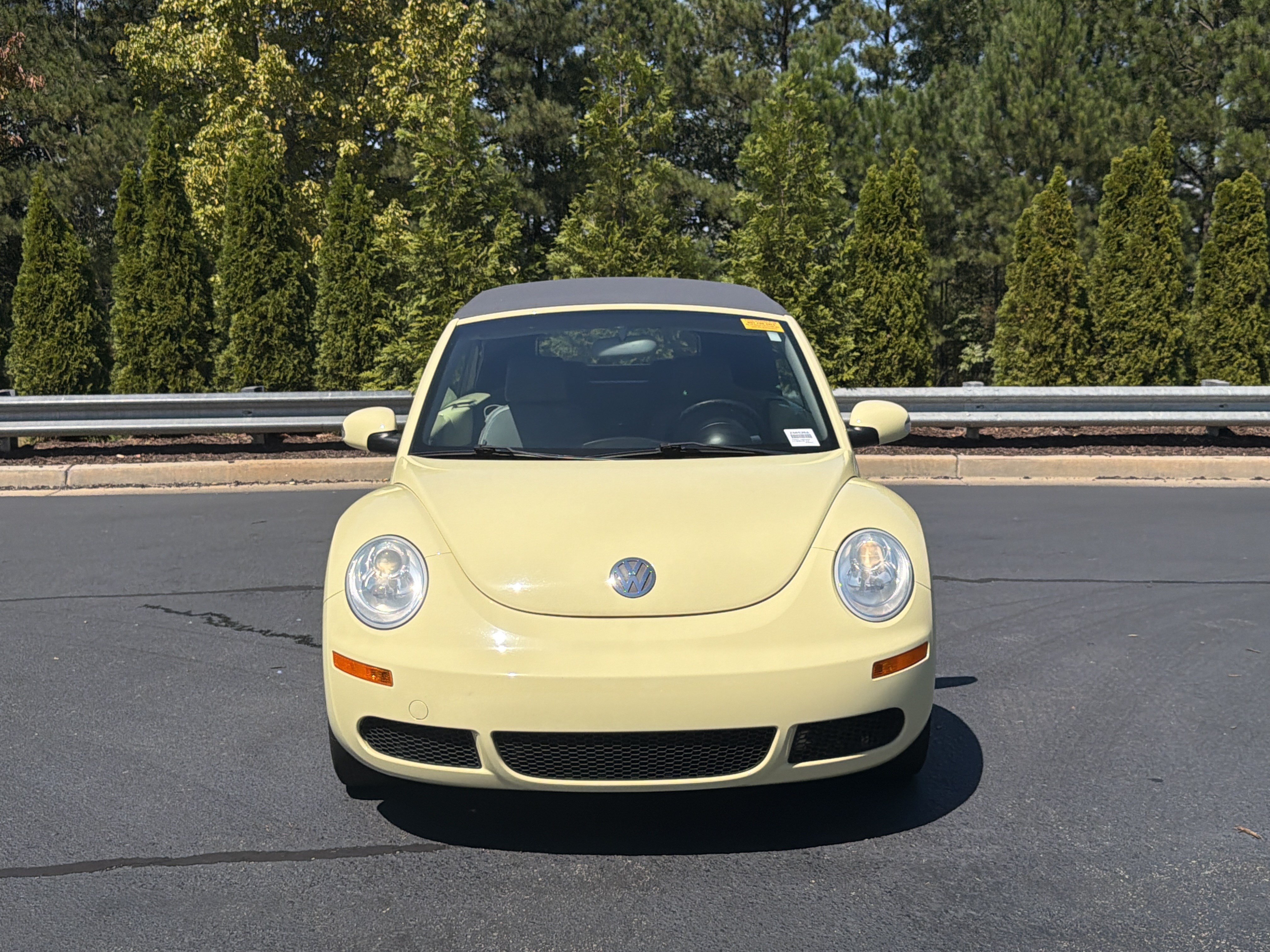 Used 2006 Volkswagen Beetle Convertible w/ Package 1 FWD image 9
