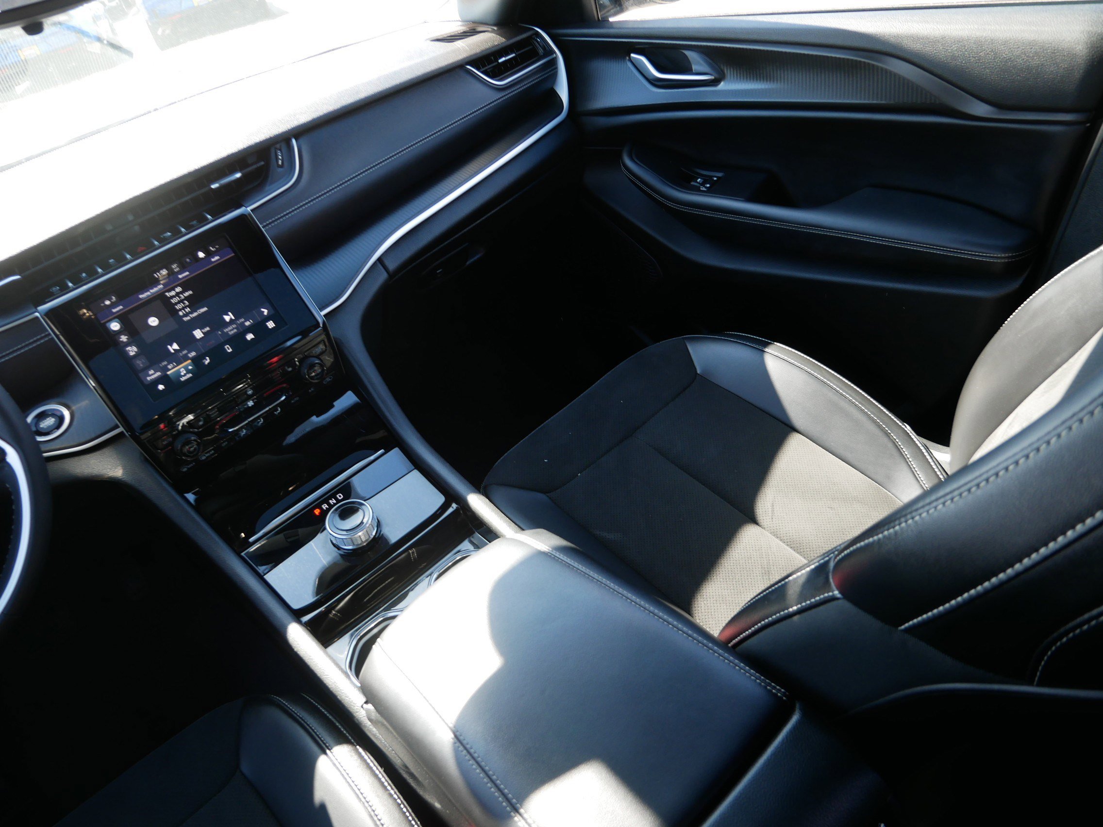 Certified 2023 Jeep Grand Cherokee L Laredo image 11