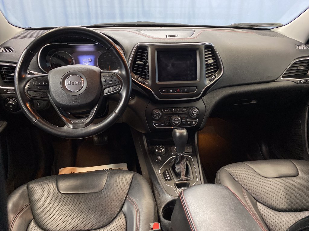 Used 2020 Jeep Cherokee Trailhawk AWD/4WD image 29