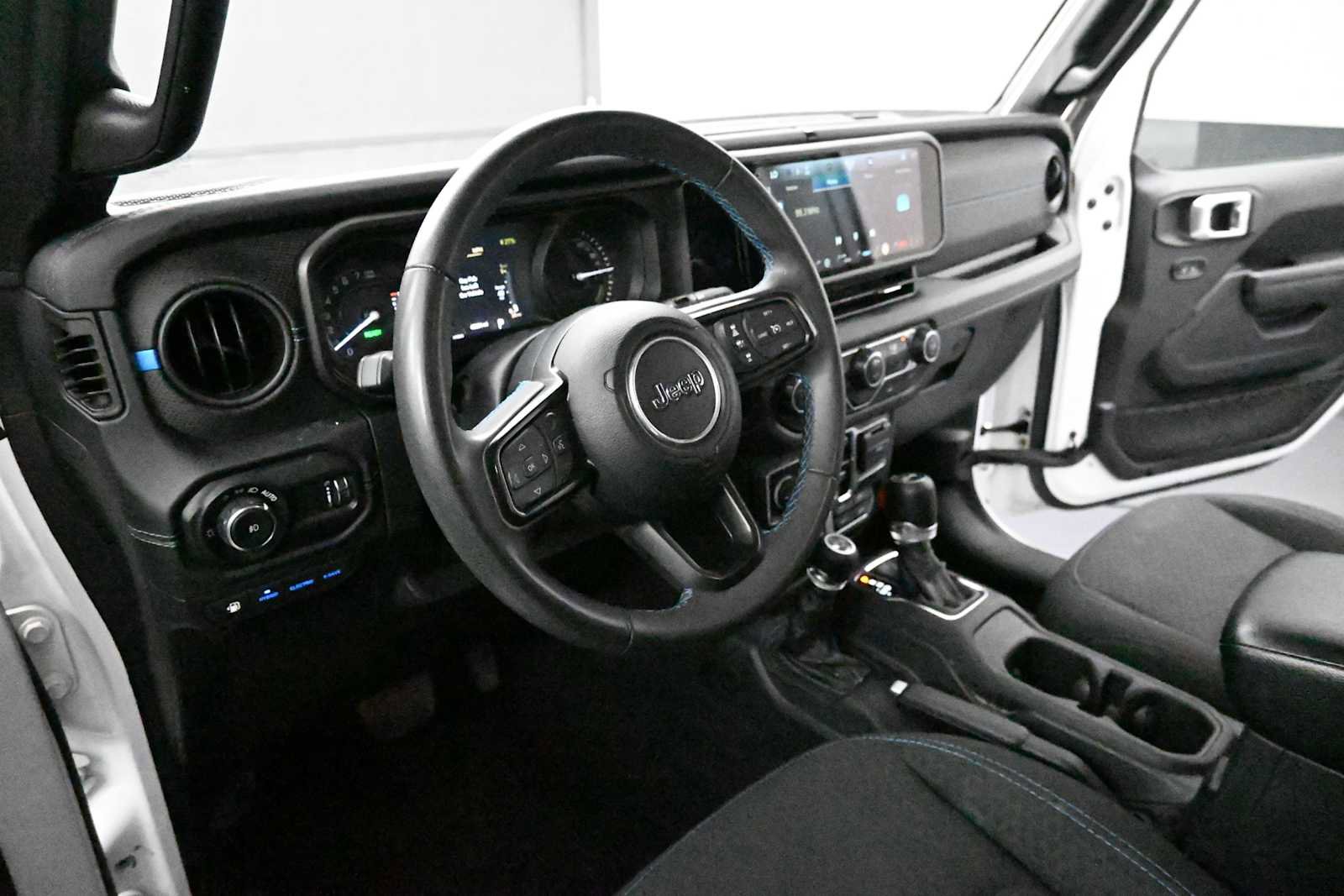 Used 2024 Jeep Wrangler Unlimited Rubicon 4xe AWD/4WD image 10