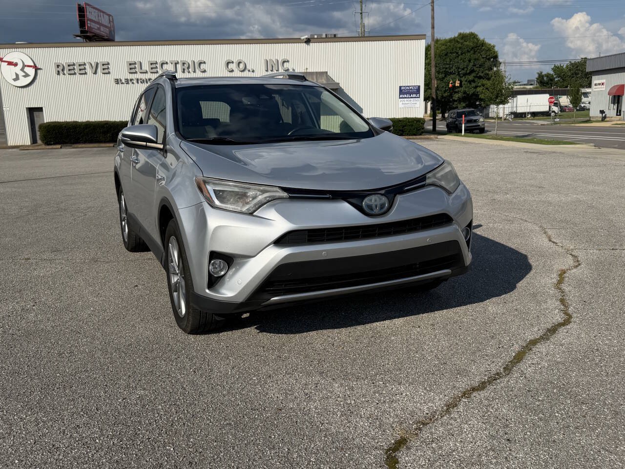 Used 2016 Toyota RAV4 Limited AWD/4WD image 4