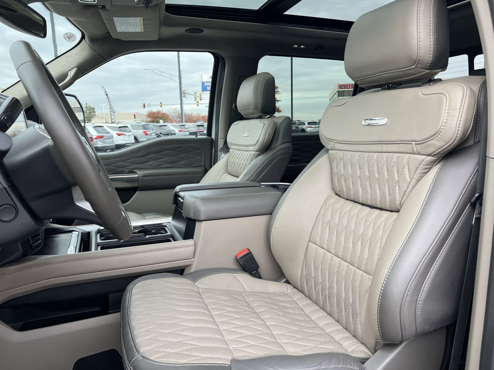 Used 2025 Ford F450 Platinum w/ Platinum Plus Package image 13