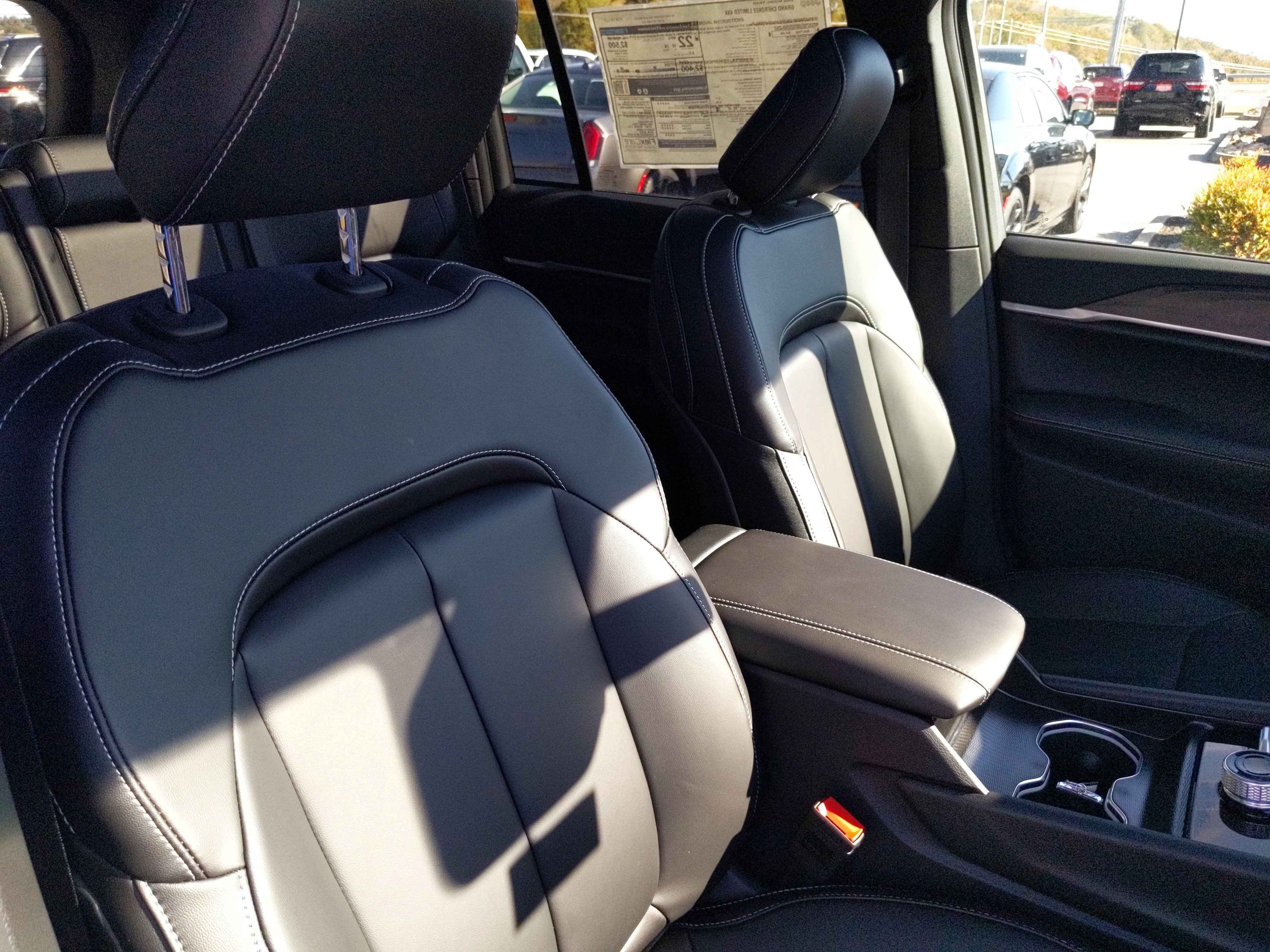 New 2025 Jeep Grand Cherokee Limited w/ Black Appearance Package AWD/4WD image 24