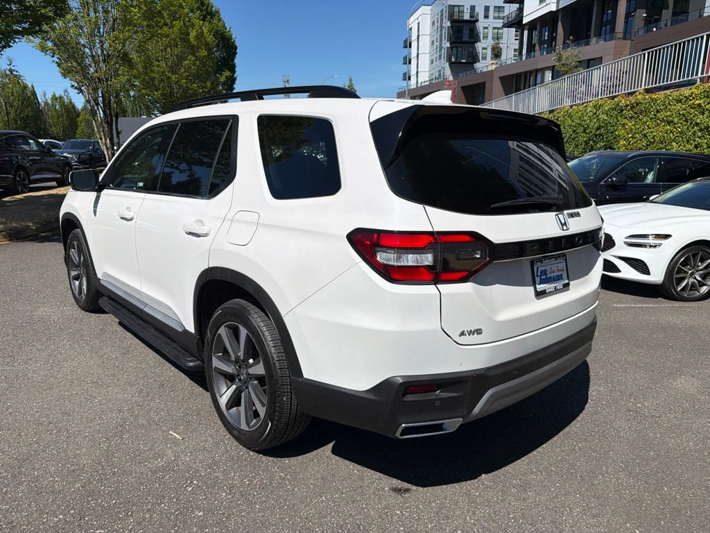 Used 2025 Honda Pilot Elite image 3