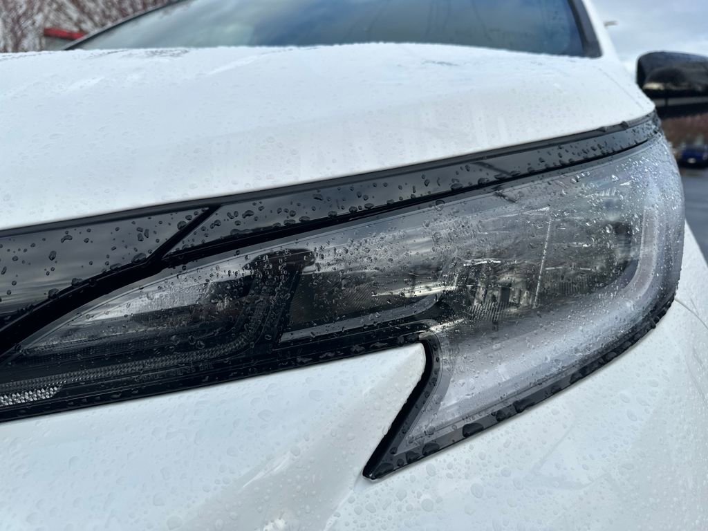 Used 2025 Toyota Sienna XSE w/ XSE Plus Package image 9