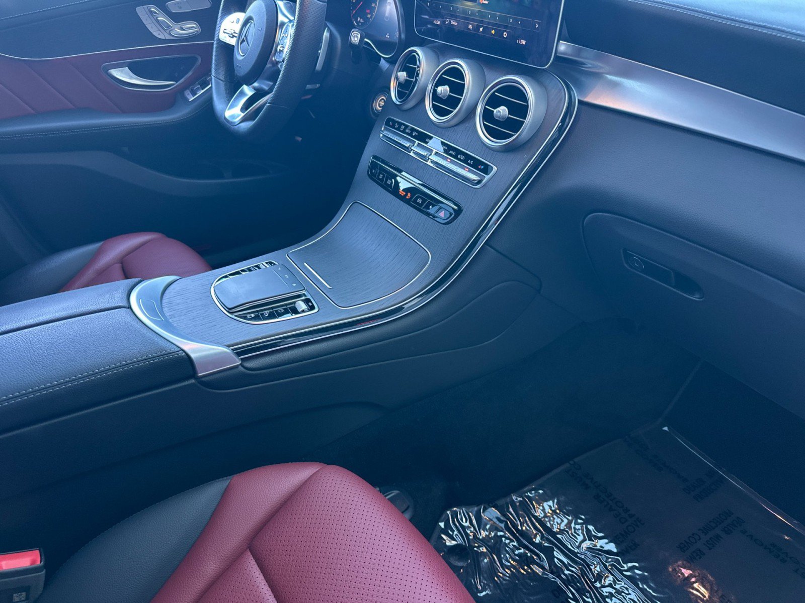Used 2023 Mercedes-Benz GLC 300 4MATIC Coupe image 16