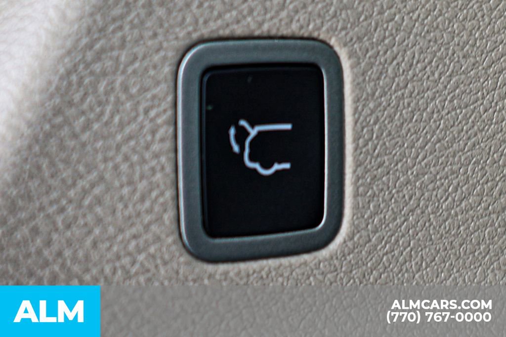 Used 2024 Chrysler Pacifica Touring-L image 27