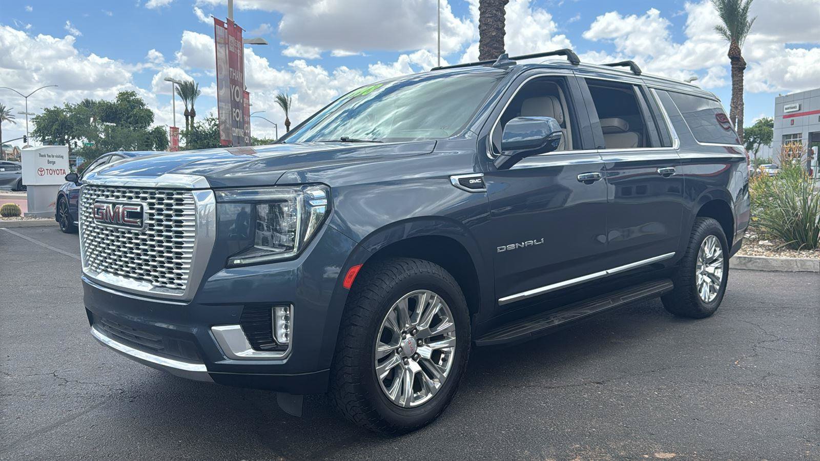 Used 2021 GMC Yukon XL Denali AWD/4WD image 4