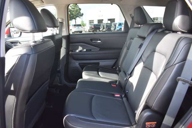 Used 2023 Nissan Pathfinder SL w/ Lighting Package (N92) AWD/4WD image 15