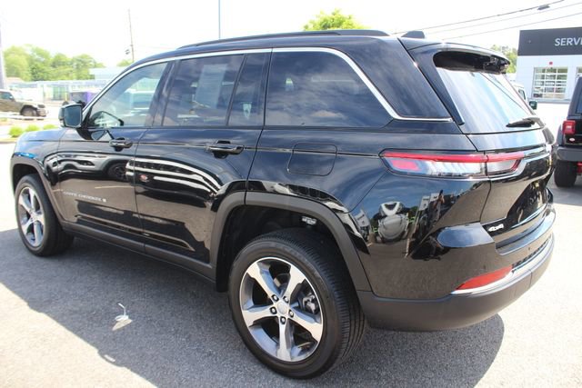Used 2025 Jeep Grand Cherokee Limited w/ Luxury Tech Group II AWD/4WD image 30