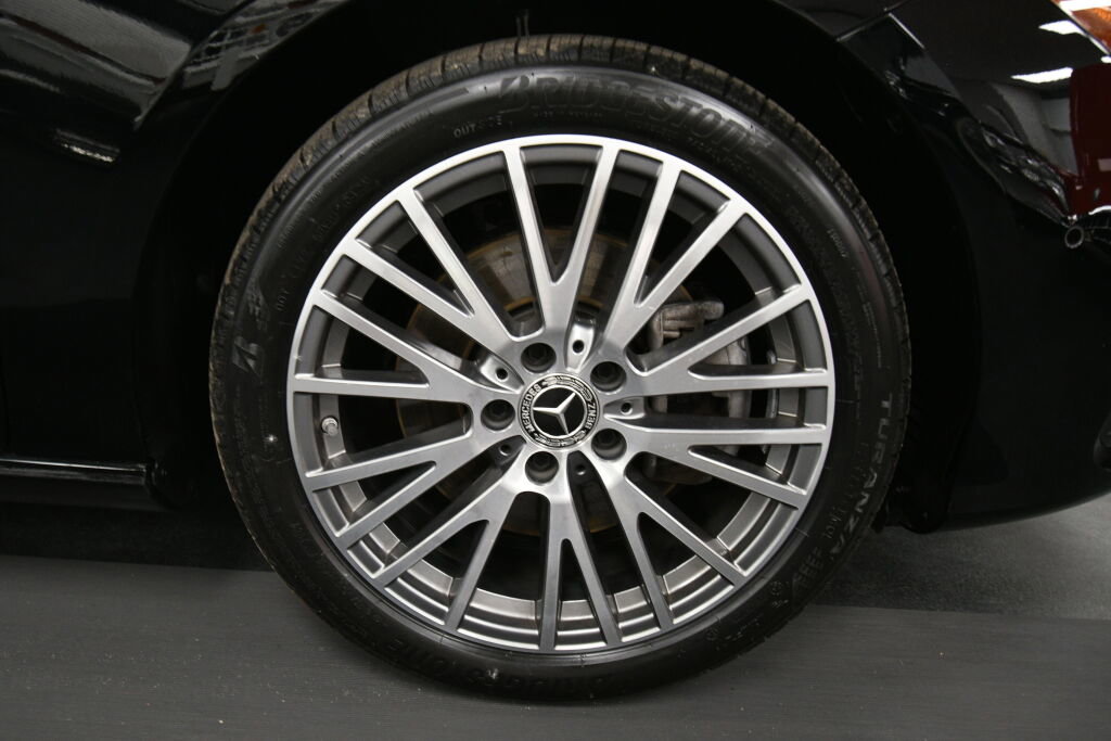 Used 2025 Mercedes-Benz CLA 250 4MATIC image 32