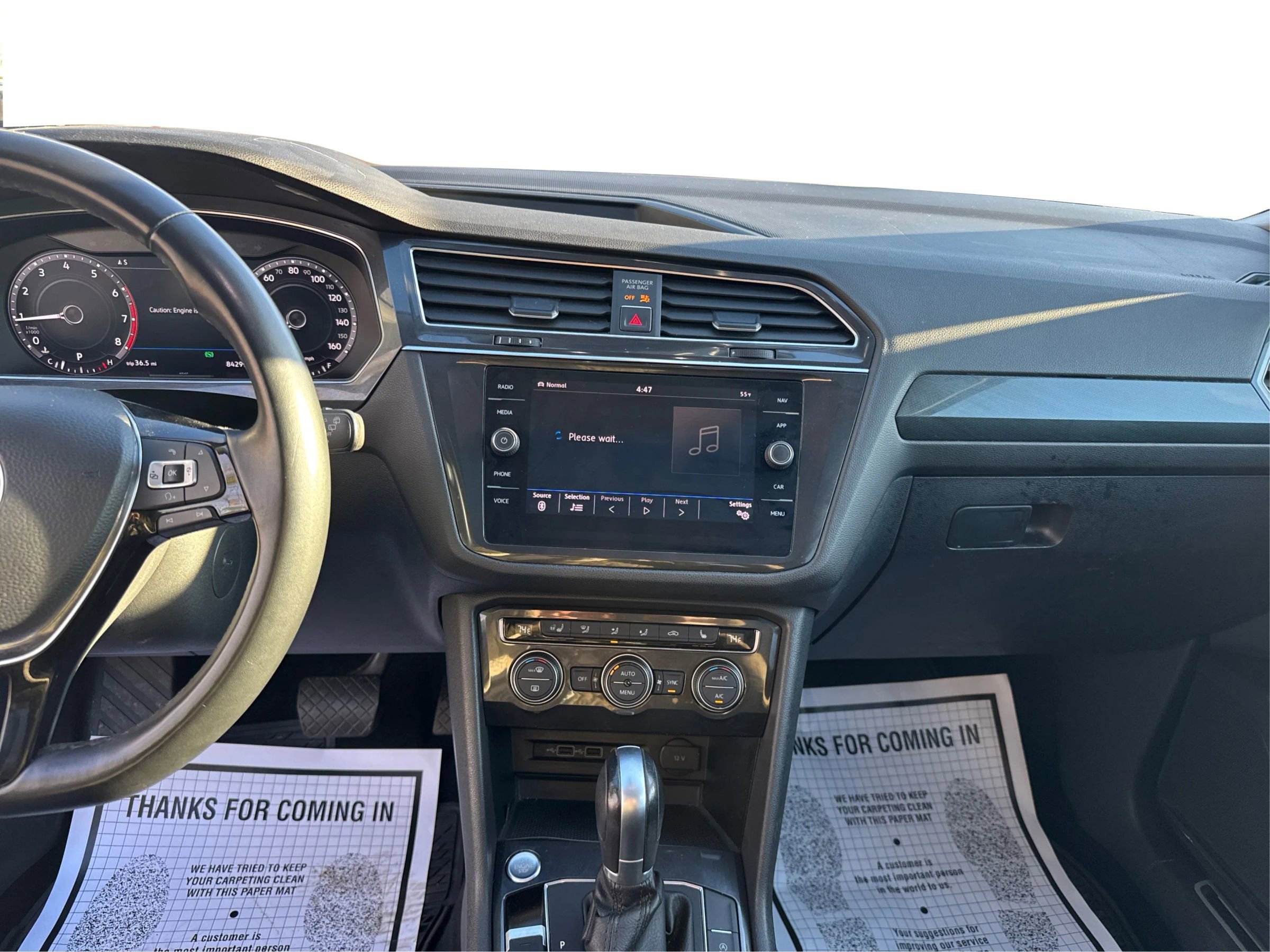 Used 2018 Volkswagen Tiguan SEL Premium image 16