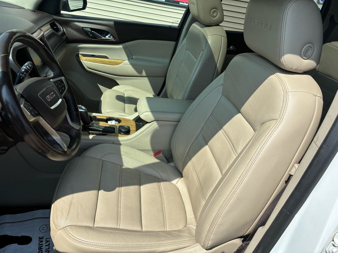 Used 2017 GMC Acadia Denali w/ Technology Package FWD image 9