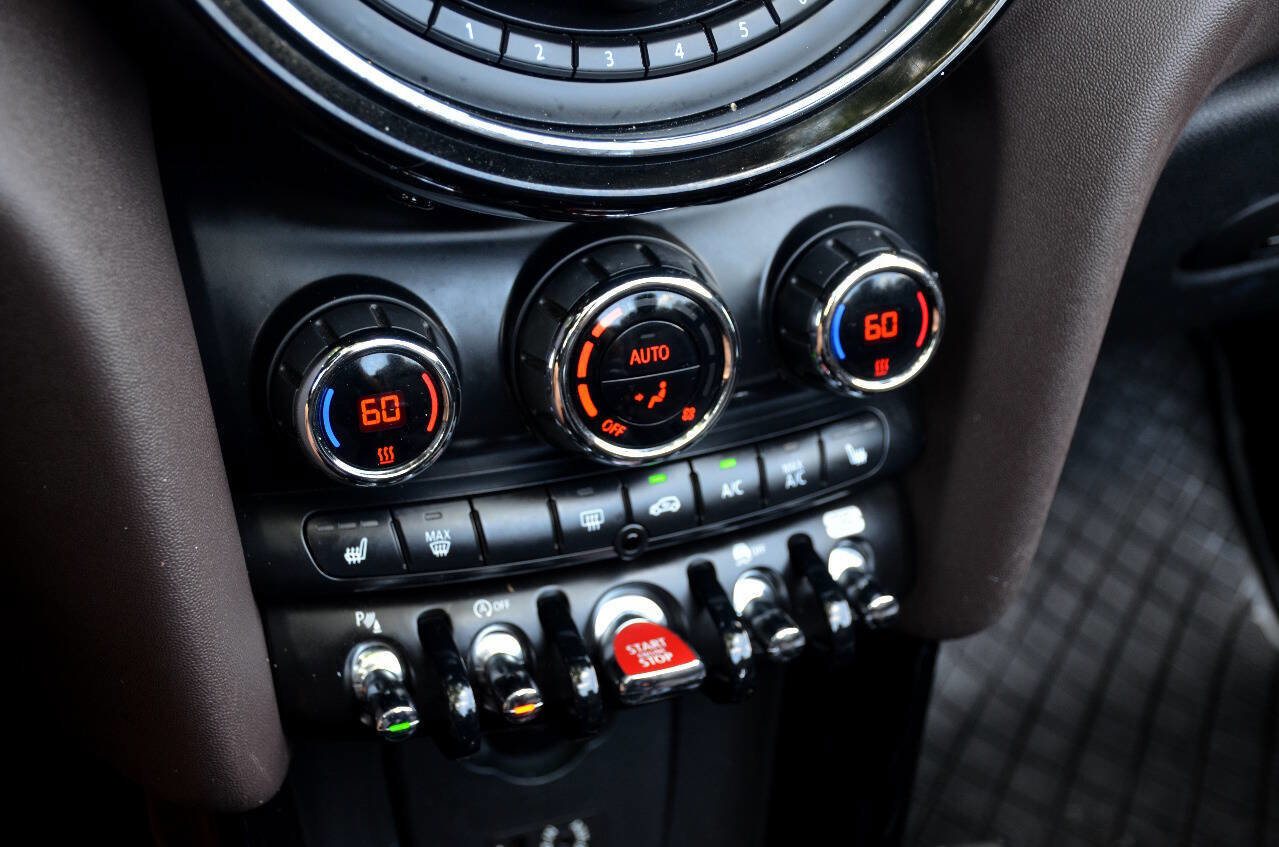 Used 2018 MINI Cooper S image 23