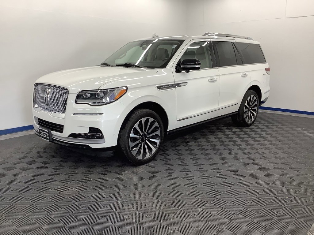Used 2022 Lincoln Navigator Reserve image 1