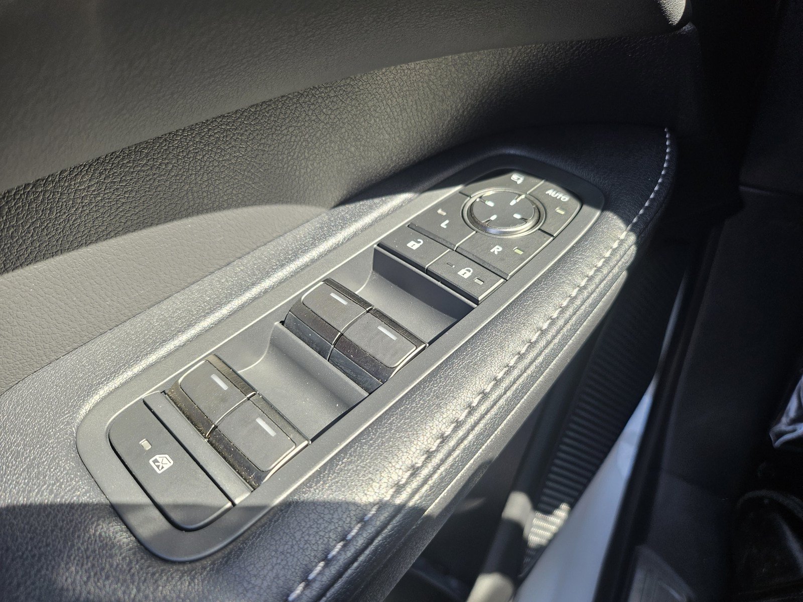 Used 2025 Lexus RX 450h AWD w/ Convenience Package image 15