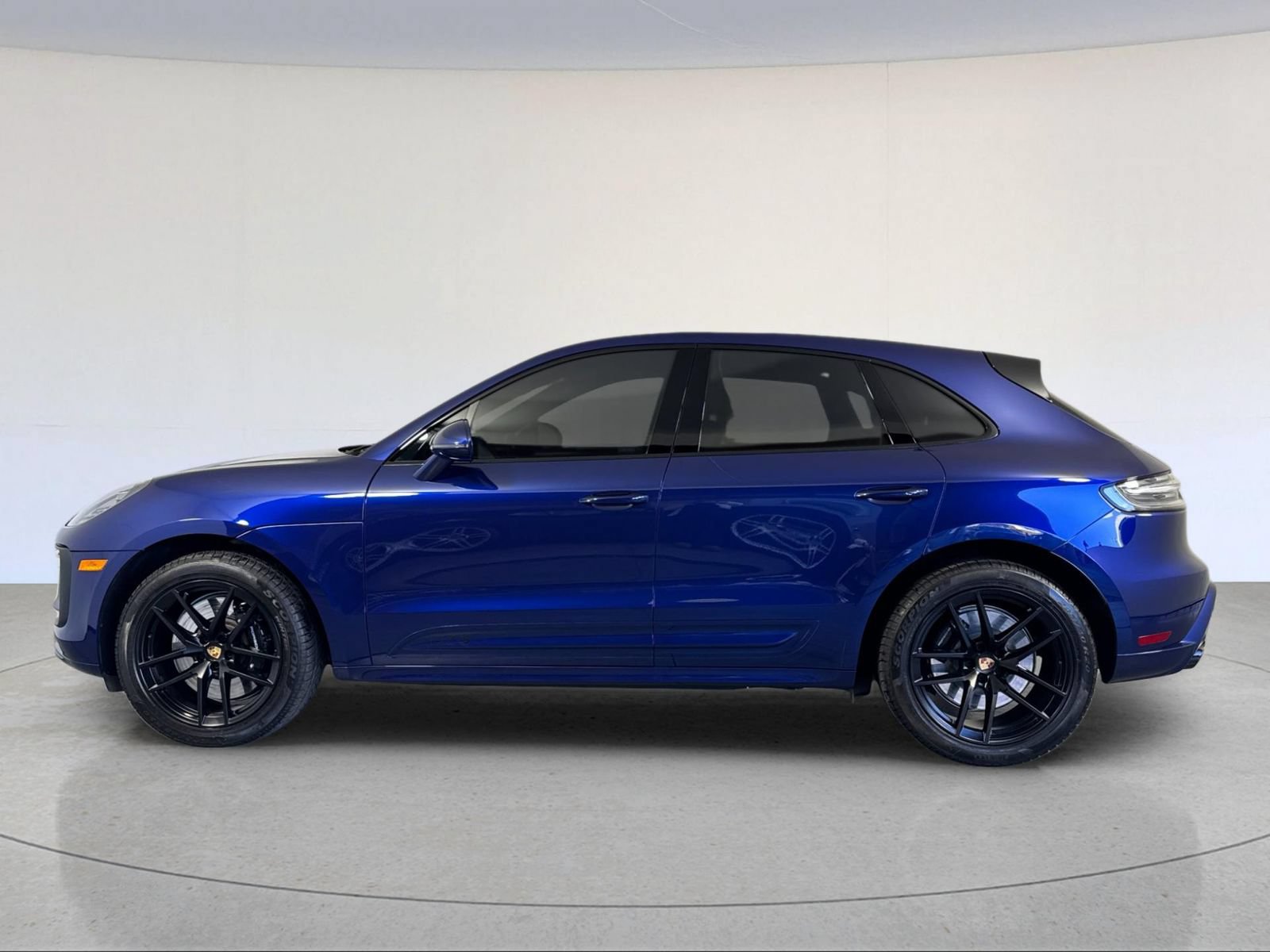 Certified 2024 Porsche Macan GTS AWD/4WD image 2