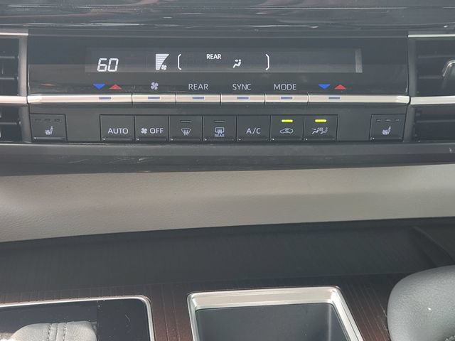 Used 2022 Toyota Sienna XLE FWD image 21