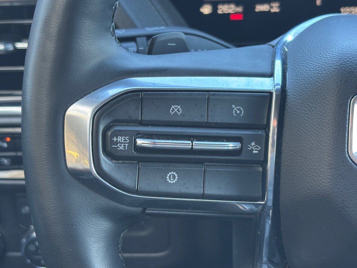 Certified 2025 GMC Yukon XL Denali image 11