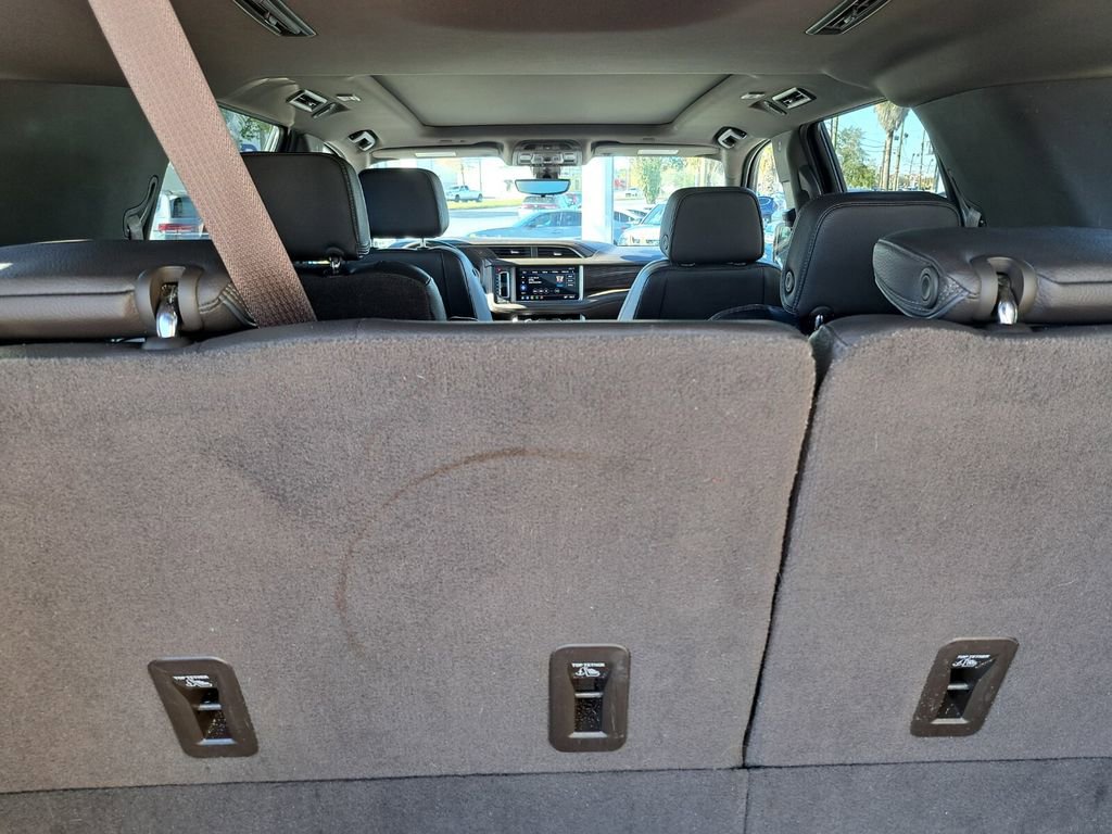 Used 2021 GMC Yukon Denali w/ Denali Premium Package image 30
