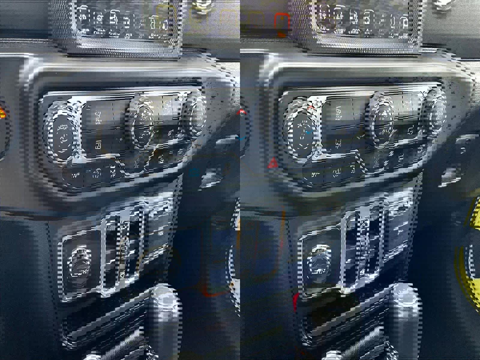 Used 2022 Jeep Wrangler Unlimited Sahara image 26