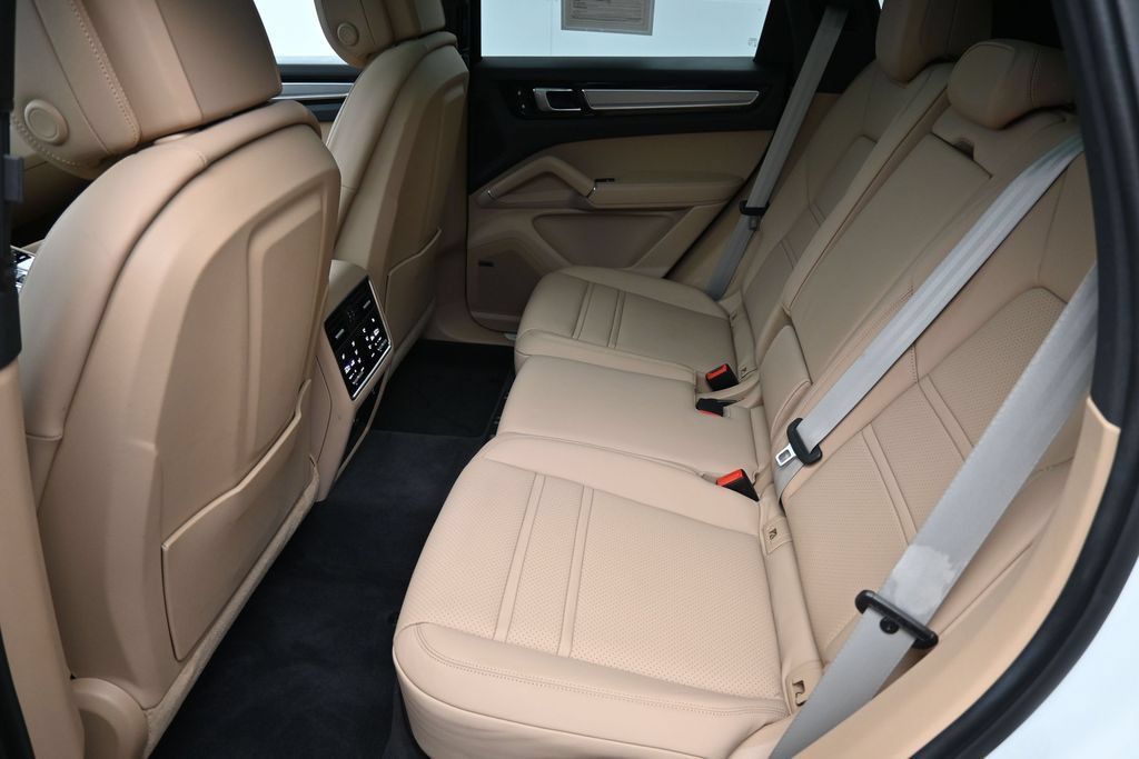 Certified 2023 Porsche Cayenne Platinum Edition AWD/4WD image 7