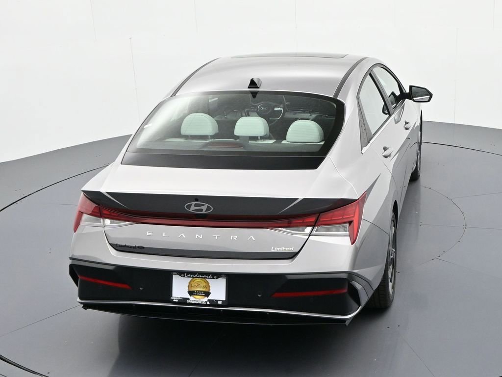 Used 2024 Hyundai Elantra Limited image 23